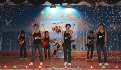 高校学生歌舞5.jpg