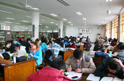 高校学生学习.jpg